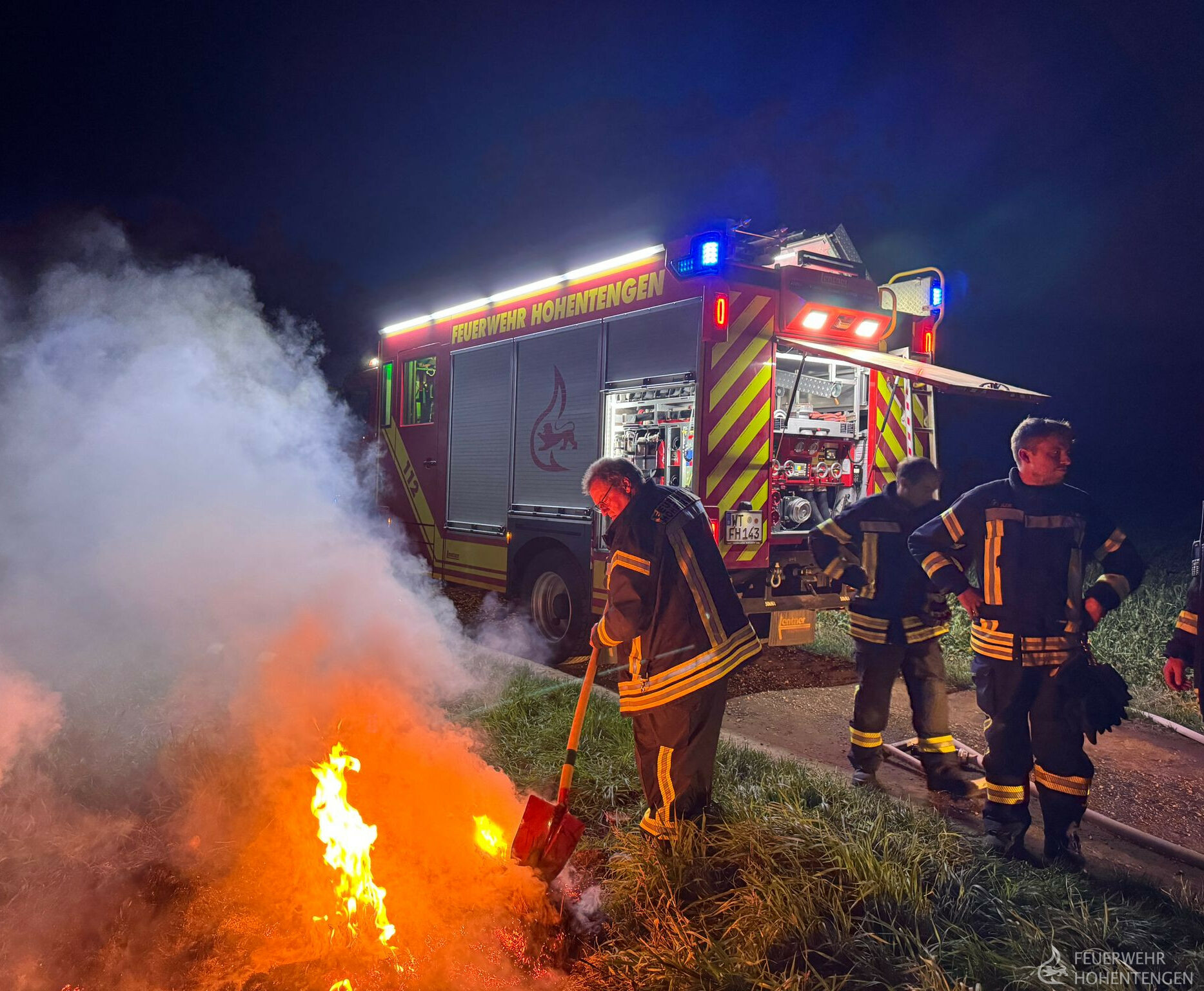 Einsatz brennender Misthaufen