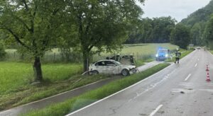 Verkehrsunfall Auto vs Baum